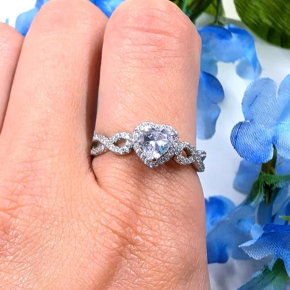 Cute Heart 925 Sterling Silver Plated and Crystal Ring Size 10 - Picture 1 of 4